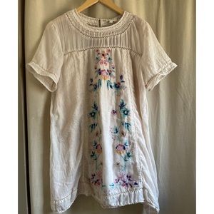 Embroidered shift dress